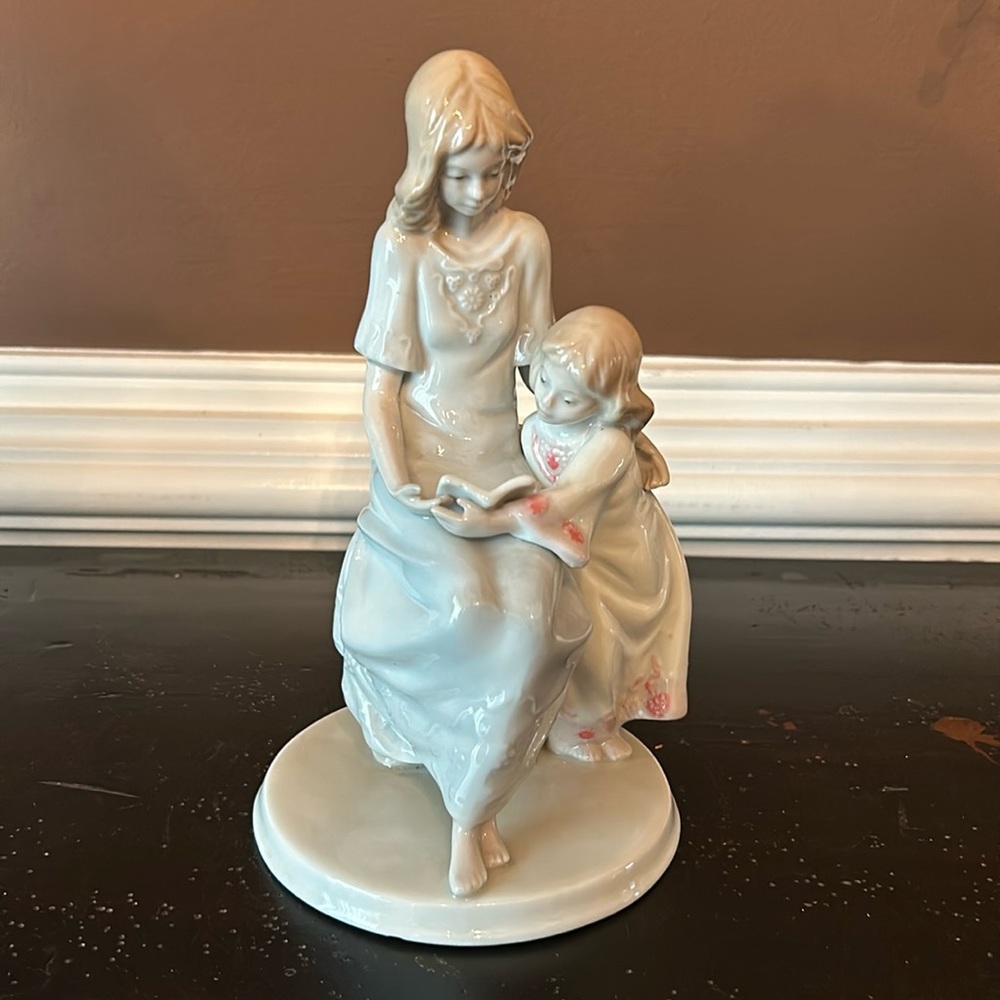 MEICO INC Porcelain Figurine Mother and Child Reading VINTAGE  Retired